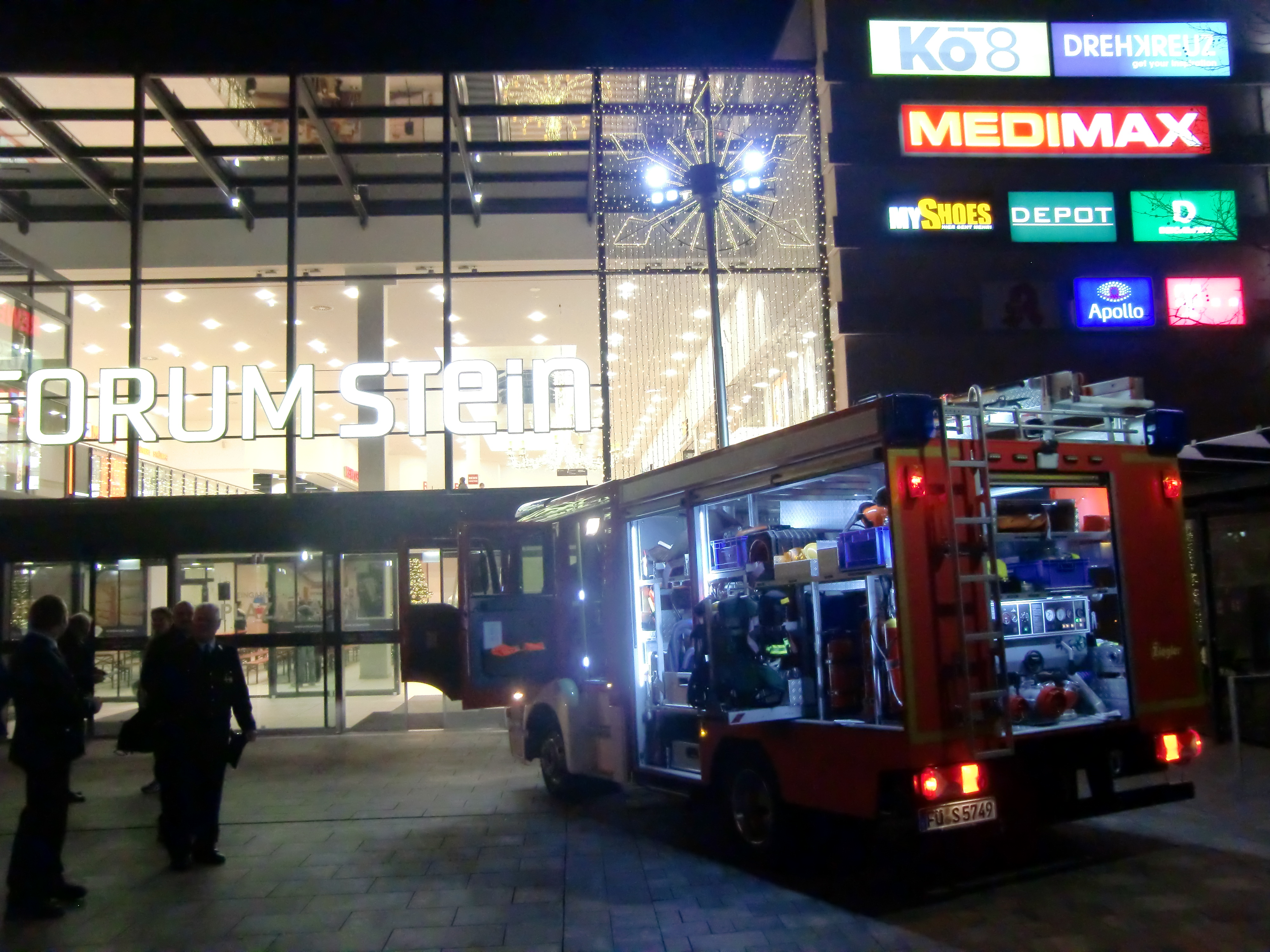 Die Fahrzeuge wurden auf dem Platz vor dem Forum Stein aufgestellt