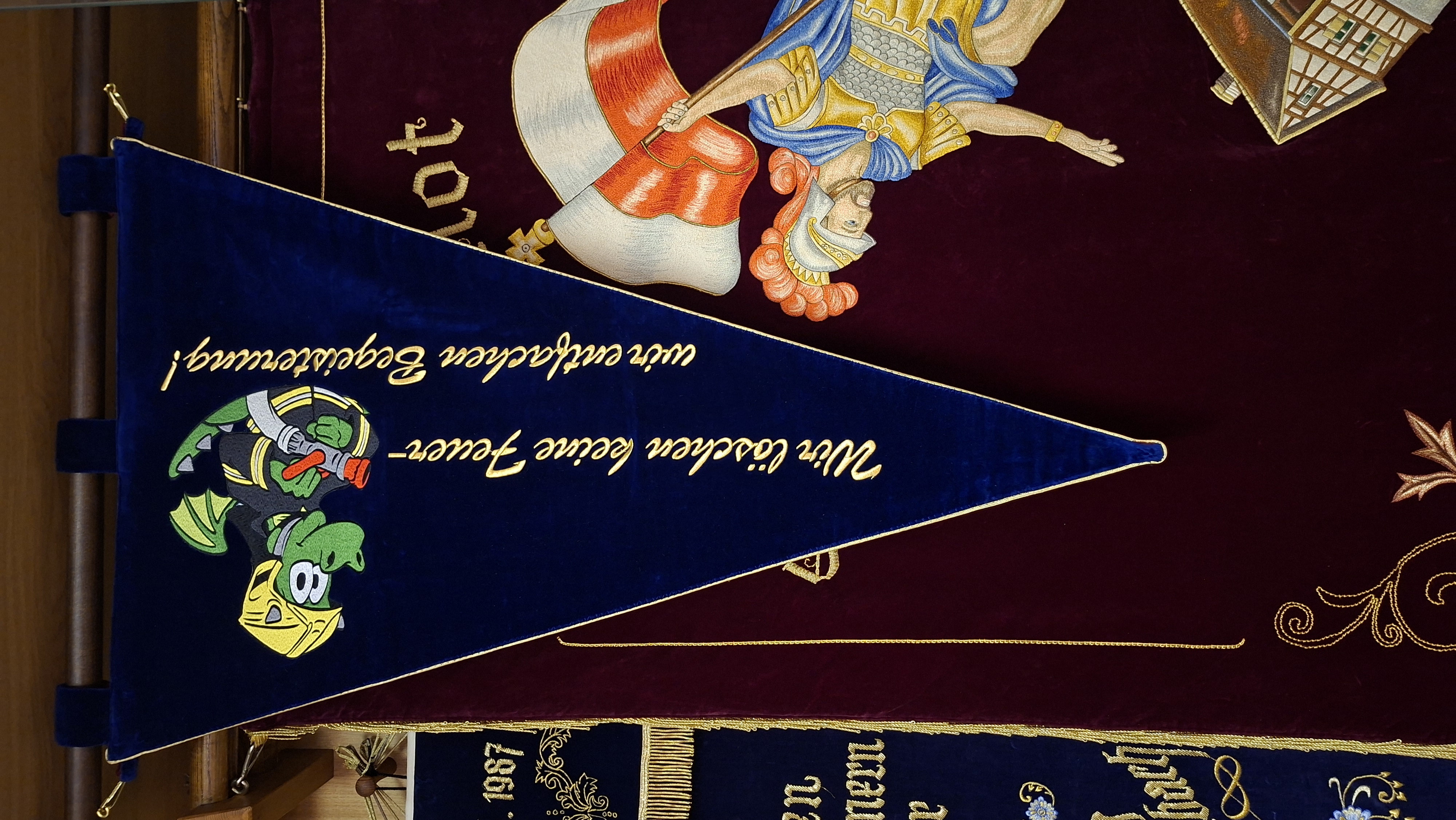 neuer Wimpel für die Kinderfeuerwehr neuer Wimpel für die Kinderfeuerwehr