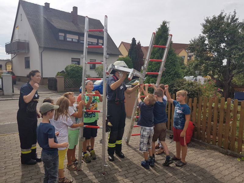 Aufbauen des Leiterbocks Aufbauen des Leiterbocks